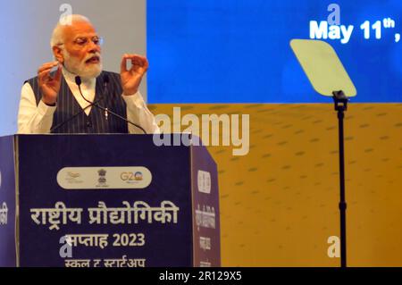 New Delhi, Delhi, Indien. 11. Mai 2023. Ministerpräsident Narendra Modi spricht während der Anspielung auf die Feierlichkeiten zum Nationalen Technologietag mit Verteidigungsminister Rajnath Singh und Dr. Jitendra Singh, MOS (I/C) Science & Technology, Earth Sciences, MOS PMO, D/o Space, Atomenergie, DoPT wird auch bei der Veranstaltung und PM veröffentlicht Gedenkstempel und Münze bei dieser Gelegenheit auch PM widmen sich der Nation und legen den Grundstein für neun Projekte, auf dem Pragati Maidan in Neu-Delhi, (Kreditbild: © Ravi Batra/ZUMA Press Wire) NUR REDAKTIONELLE VERWENDUNG! Nicht für den kommerziellen GEBRAUCH! Stockfoto