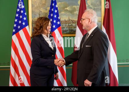 RIGA, Lettland. 11. Mai 2023. Egils Levits, Präsident von Lettland, trifft sich mit Gretchen Whitmer, Gouverneur von Michigan. Kredit: Gints Ivuskans/Alamy Live News Stockfoto