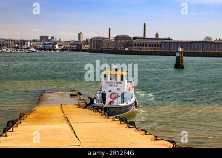 Cremyll Ferry „Edgcumbe Belle“ transportiert Passagiere von Plymouth (Devon) zum Mount Edgcumbe (Cornwall), der hier am Cremyll Quay, Cornwall, England, zu sehen ist Stockfoto