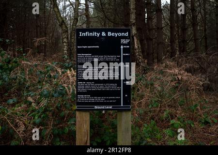 Informationstafel „Infinity & Beyond“ Rendelsham Forest Suffolk UK Stockfoto