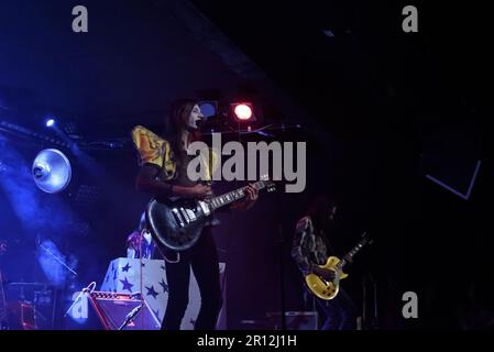 Rom, Italien. 10. Mai 2023. Lucio Corsi tritt während des Live-Konzerts am 10. Mai 2023 im Monk Club in Rom, Italien auf. Kredit: Independent Photo Agency/Alamy Live News Stockfoto