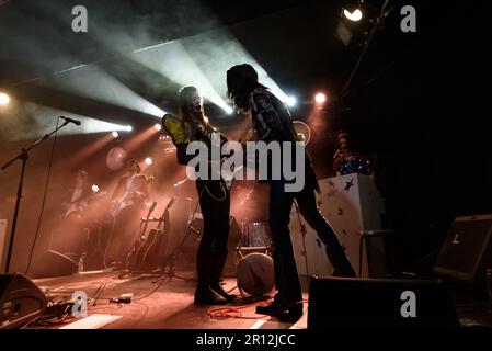 Rom, Italien. 10. Mai 2023. Lucio Corsi tritt während des Live-Konzerts am 10. Mai 2023 im Monk Club in Rom, Italien auf. Kredit: Independent Photo Agency/Alamy Live News Stockfoto
