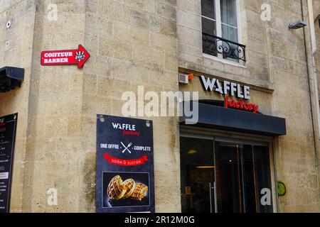 Waffle Factory, belgisches Fast-Food-Restaurant, Sainte-Catherine Street, mit süßen und herzhaften Waffeln, die täglich aus frischen Zutaten zubereitet werden. Stockfoto