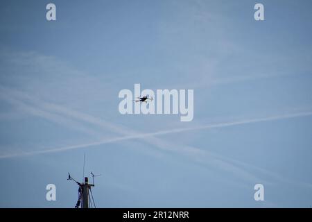 Marseille, Frankreich. 06. Mai 2023. Eine Drohne fliegt über den alten Hafen von Marseille. (Foto: Gerard Bottino/SOPA Images/Sipa USA) Guthaben: SIPA USA/Alamy Live News Stockfoto