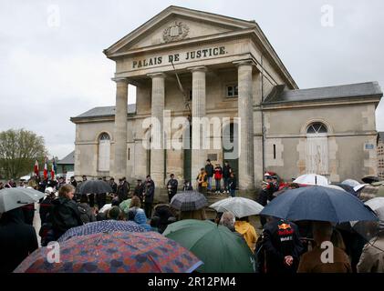 Blick auf den Palais de Justice in Domfront-en-Poiraie, Normandie, Frankreich, Europa während der Feierlichkeiten zum V-E-Tag am Montag, den 8. Mai 2023 Stockfoto