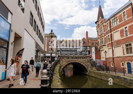 High Bridge, Lincoln - die älteste Brücke in Großbritannien, auf der noch Gebäude aus dem Jahr 1160AD stehen. Stockfoto