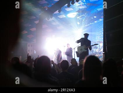 Terry Hall und Neville Staple von The Specials AKA bei einem Konzert im berühmten Barrowland Ballroom in Glasgow, Schottland im Jahr 2013 Stockfoto