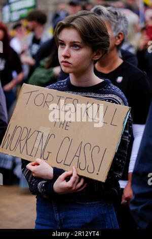 Victoria Square, Birmingham. 2. Okt. 2022. Großbritannien ist gebrochen / genug ist genug Protest bei der Konservativen Partei Konf. Credit Mark Lear/Alamy Live News Stockfoto