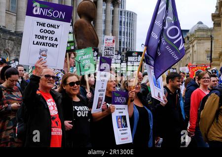 Victoria Square, Birmingham. 2. Okt. 2022. Großbritannien ist gebrochen / genug ist genug Protest bei der Konservativen Partei Konf. Credit Mark Lear/Alamy Live News Stockfoto