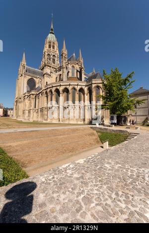 Kathedrale Notre-Dame de Bayeux. Normannisch-romanischer und gotischer Stil, der im 11. Jahrhundert begann. Bayeux, Kommune im Calvados-Departement. Die Normandie. Fra Stockfoto