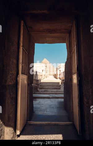 Übergang zum Tempel der Sphinx. Alte ägyptische Ruinen auf dem Gizeh-Plateau. Kairo Ägypten. Stockfoto