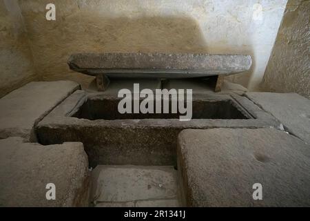 Blick auf die antike Krypta in der zweiten Großen Pyramide von Gizeh. Kairo, Ägypten. Das Grab der Pharaonen. Stockfoto