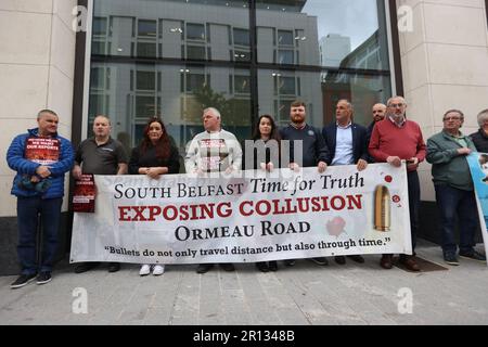 Time for Truth and Justice-Aktivisten während eines Protests gegen das Northern Ireland Troubles (Legacy and Reconciliation) Bill vor dem Northern Ireland Office (NIO) im Erskine House in Belfast. Foto: Donnerstag, 11. Mai 2023. Stockfoto