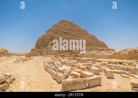 Stufenpyramide von Djoser in Saqqara, ein archäologischer Überreste in der Nekropole von Saqqara, Ägypten Stockfoto