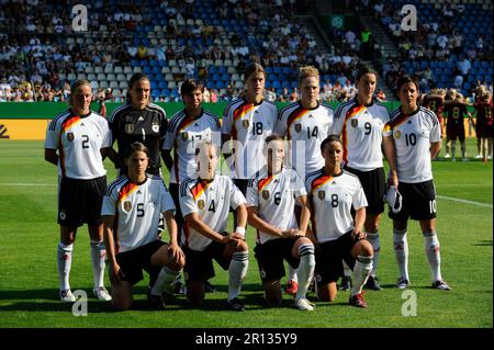 Teamfoto mit den Spielerinnen: Nadine Angerer (1), Kerstin Stegemann (2), Babett Peter (4), Annike Krahn (5), Simone Laudehr (6), Inka Grings (8), Birgit Prinz (9), Linda Bresonik (10), Kim Kulig (14), Ariane Hingst (17), Kerstin Garefreke (18) Fußball Länderspiel, Freundschaftsspiel Deutschland - Russland 3:1, 6,8.2009. Stockfoto