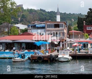Istanbul, Türkei - 18. Mai 2022. Malerischer Blick und ruhige Landschaft des Dorfes Anadolu Kavagi am nördlichen Ende des Bosporus im Beykoz Stockfoto