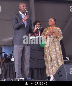 MIRAMAR, FLORIDA - MAI 07: Stadt Miramar Bürgermeister Wayne Messam und Frau Angela Messam auf der Bühne während der Black Violin Foundation: Dreamer Art Festival im Miramar Regional Park Ampitheater am 7. Mai 2023 in Miramar, Florida. (Foto: JL/Sipa USA) Stockfoto