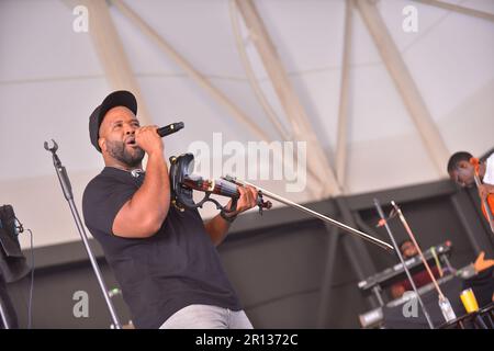 MIRAMAR, FLORIDA - MAI 07: KeV Marcus of Black Violin tritt während der Black Violin Foundation: Dreamer Art Festival im Miramar Regional Park Ampitheater am 7. Mai 2023 in Miramar, Florida. (Foto: JL/Sipa USA) Stockfoto