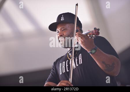 MIRAMAR, FLORIDA - MAI 07: KeV Marcus of Black Violin tritt während der Black Violin Foundation: Dreamer Art Festival im Miramar Regional Park Ampitheater am 7. Mai 2023 in Miramar, Florida. (Foto: JL/Sipa USA) Stockfoto