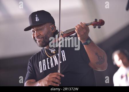 MIRAMAR, FLORIDA - MAI 07: KeV Marcus of Black Violin tritt während der Black Violin Foundation: Dreamer Art Festival im Miramar Regional Park Ampitheater am 7. Mai 2023 in Miramar, Florida. (Foto: JL/Sipa USA) Stockfoto