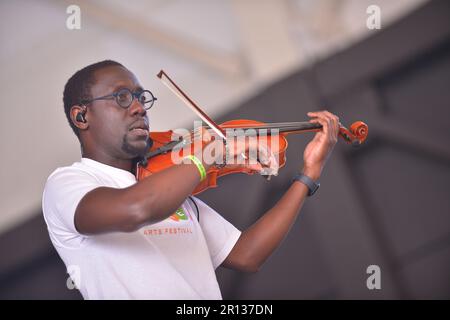 MIRAMAR, FLORIDA - MAI 07: Will Baptiste of Black Violin tritt während der Black Violin Foundation: Dreamer Art Festival im Miramar Regional Park Ampitheater am 7. Mai 2023 in Miramar, Florida auf. (Foto: JL/Sipa USA) Stockfoto