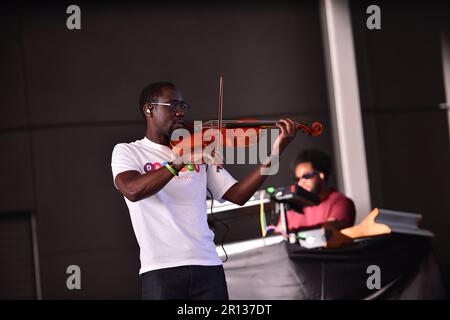 MIRAMAR, FLORIDA - MAI 07: Will Baptiste of Black Violin tritt während der Black Violin Foundation: Dreamer Art Festival im Miramar Regional Park Ampitheater am 7. Mai 2023 in Miramar, Florida auf. (Foto: JL/Sipa USA) Stockfoto