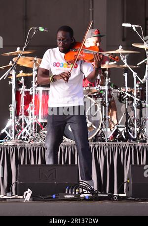 MIRAMAR, FLORIDA - MAI 07: Will Baptiste of Black Violin tritt während der Black Violin Foundation: Dreamer Art Festival im Miramar Regional Park Ampitheater am 7. Mai 2023 in Miramar, Florida auf. (Foto: JL/Sipa USA) Stockfoto