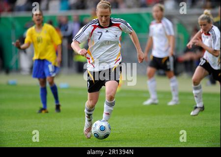 Melanie Behringer, Aktion. Fußball Frauen Länderspiel Deutschland - Brasilien 1:1, 22.4.2009 in Frankfurt. Stockfoto