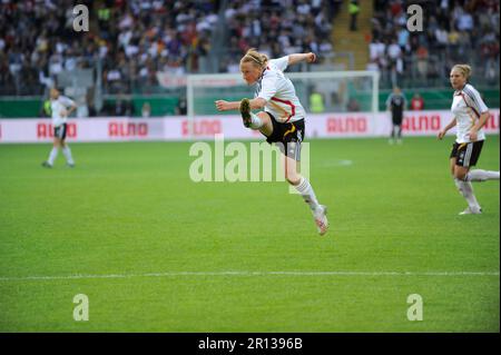 Melanie Behringer, Aktion. Fußball Frauen Länderspiel Deutschland - Brasilien 1:1, 22.4.2009 in Frankfurt. Stockfoto