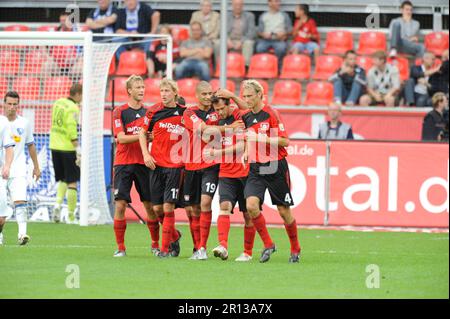 Leverkusener Jubel um den Torschützen Manuel Friedrich mit Simon Rolfes, Stefan Kießling, EREN DERDIYOK, SAMI HYYPIÄ Fußball Bundesliga Bayer Leverkusen - VFL Bochum 2:1. 29,8.2009. Stockfoto