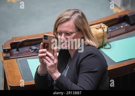 Brüssel, Belgien. 11. Mai 2023. Marie-Colline Leroy, Staatssekretärin für Gleichstellung und Diversität, auf einer Plenarsitzung der Kammer im Bundesparlament in Brüssel am Donnerstag, den 11. Mai 2023. BELGA FOTO NICOLAS MAETERLINCK Kredit: Belga News Agency/Alamy Live News Stockfoto