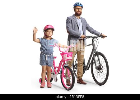 Ein kleines Mädchen winkte und stand neben einem Mann mit einem Fahrrad, isoliert auf weißem Hintergrund Stockfoto