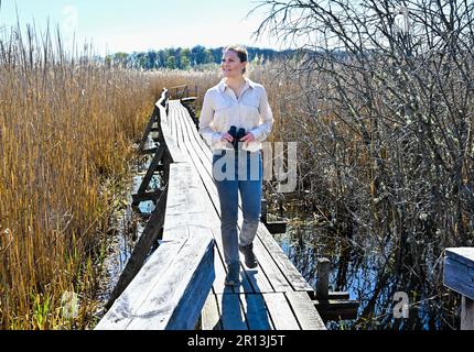 Crown Princess Victoria während eines Ausflugs in Hjälstaviken im Zusammenhang mit der Jahrestagung des World Wildlife Fund WWF im Schloss Ekolsund Stockfoto