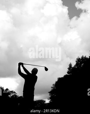 Juan Postigo schlägt am zweiten Tag der G4D Open im Woburn Golf Club, Milton Keynes, die 11. ab. Foto: Donnerstag, 11. Mai 2023. Stockfoto