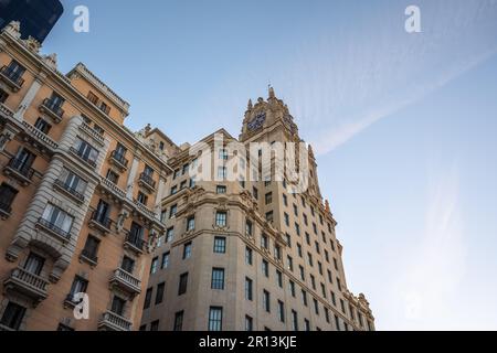 Telefonica-Gebäude in der Gran Via-Straße - Madrid, Spanien Stockfoto