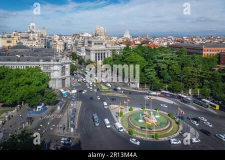 Luftaufnahme der Calle de Alcala und Plaza de Cibeles - Madrid, Spanien Stockfoto