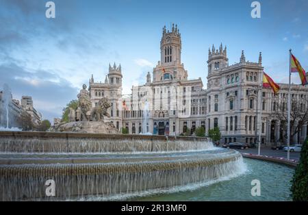 Cibeles-Palast und Brunnen der Cybele an der Plaza de Cibeles - Madrid, Spanien Stockfoto