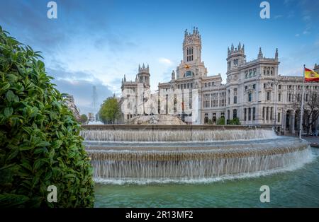 Brunnen der Cybele und Cibeles-Palast an der Plaza de Cibeles - Madrid, Spanien Stockfoto