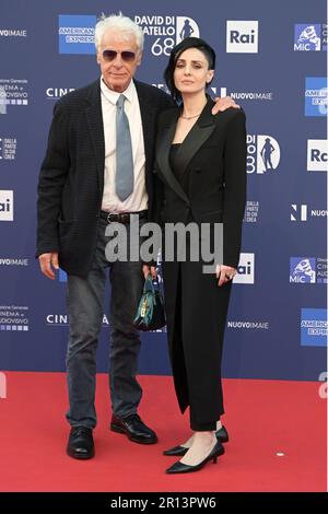 Michele Placido mit Ehefrau Federica Vincenti bei der 68. Preisverleihung David di Donatello 2023 in den Cinecittà Lumina Studios. Rom, 10.05.2023 Stockfoto