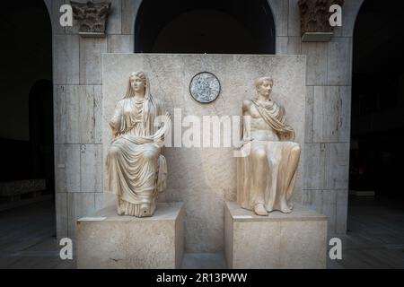 Skulpturen von Livia Drusilla und dem römischen Kaiser Tiberius im Archäologischen Nationalmuseum - Madrid, Spanien Stockfoto