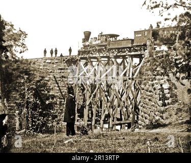 Orange und Alexandria Eisenbahnwaggons auf militärische Brücke.  Aus der Kollektion von Mathew Brady. Stockfoto