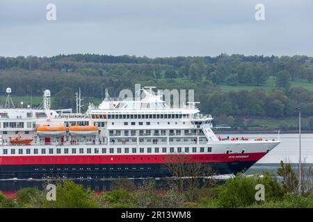 Frau Otto Sverdrup, früher bekannt als MS Finnmarken, ist ein norwegisches Küstenschiff, das im Eigentum der Hurtigruten ASA steht und von ihr betrieben wird und im Hafen von Rosyth ankommt Stockfoto