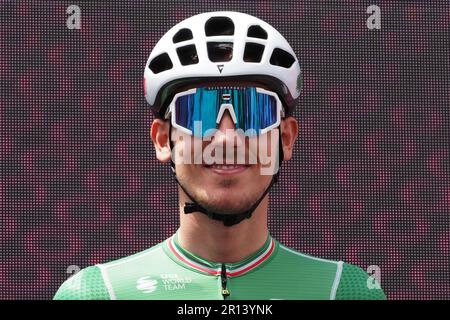 Neapel, Italien. 11. Mai 2023. Filippo Zana ist ein italienischer Straßenradfahrer, italienischer Champion im Jahr 2022, der in der sechsten Etappe des Giro d'Italia mit Abflug und Ankunft in Neapel für das Team Jayco-Alula fährt. Neapel, Italien, 11. Mai 2023. (Foto: Vincenzo Izzo/Sipa USA) Guthaben: SIPA USA/Alamy Live News Stockfoto