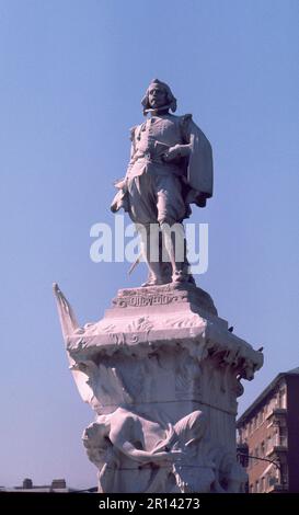 MONUMENTO A FRANCISCO DE QUEVEDO - 1902 - EN LA GLORIETA DE QUEVEDO DE MADRID. AUTOR: AGUSTIN QUEROL SUBIRATS (1860-1909). Lage: AUSSEN. MADRID. SPANIEN. FRANCISCO DE QUEVEDO (1580-1645). Stockfoto