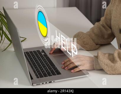 Virtueller Bildschirm mit Hilfe für die Ukraine Stockfoto