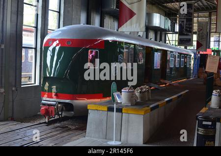 Utrecht, Niederlande - 23. Juli 2022: Alter Zug im Spoorwegmuseum Stockfoto