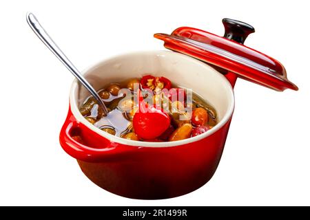 Gemischte Paprika im Topf mit Olivenöl Stockfoto