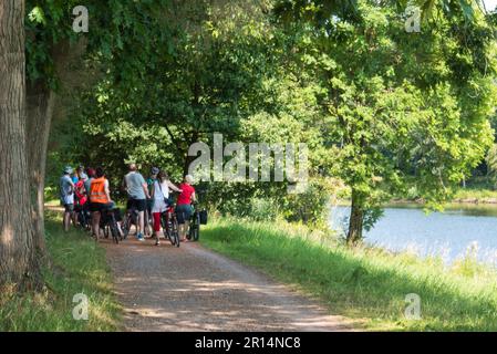 Radfahrer auf einer Radtour auf den Ems in Meppen in der Natur (Dortmund-Ems-Kanal) Stockfoto