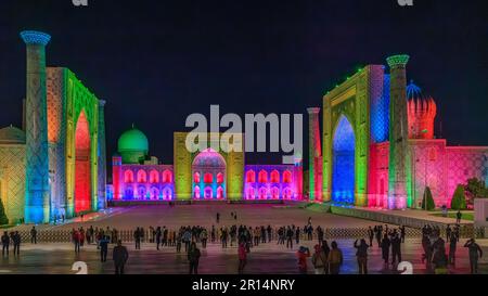 Ton- und Lichtshow auf dem registan Square samarkand usbekistan Stockfoto