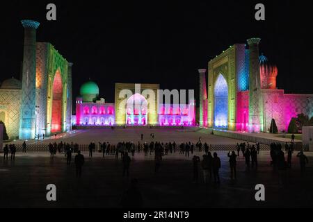 Ton- und Lichtshow auf dem registan Square samarkand usbekistan Stockfoto